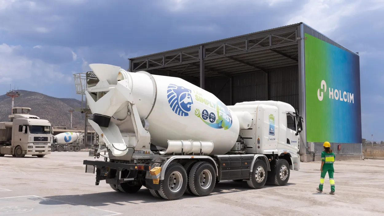 Covering 6 million square meters, the “modern, green city” of The Ellinikon is being built with Holcim’s end-to-end low-carbon solutions.