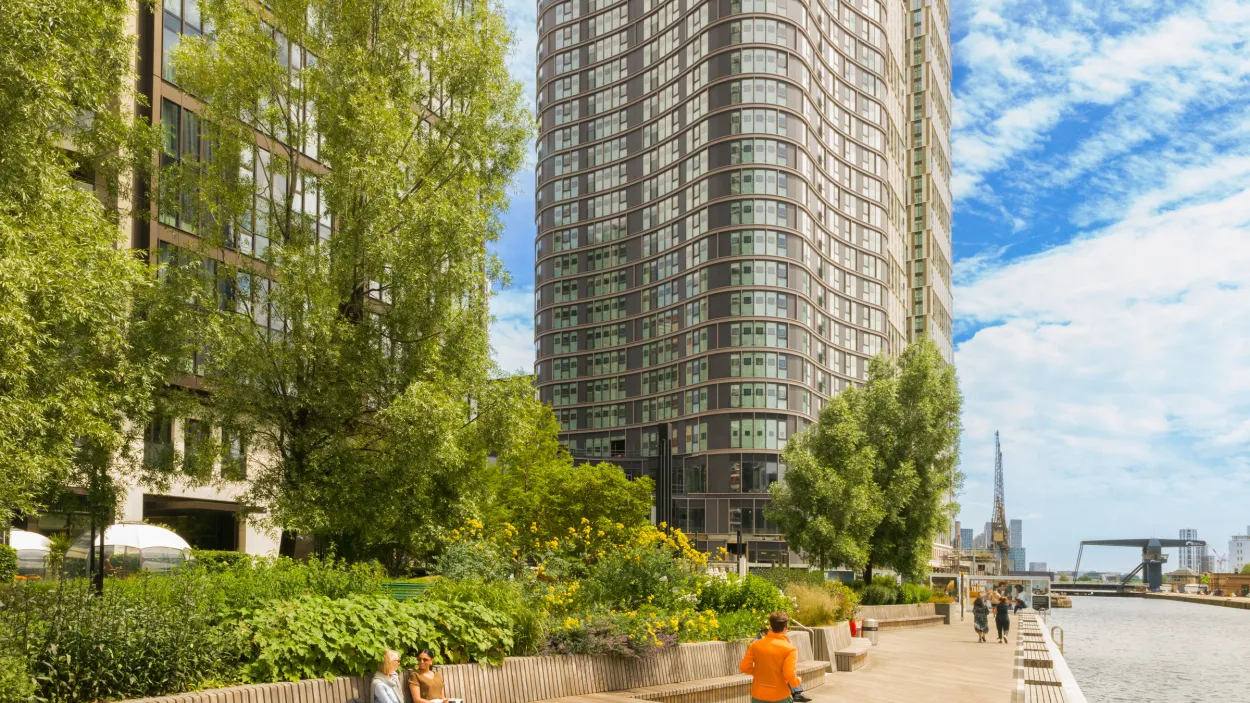In London’s historic Canary Wharf, the mixed-use development Wood Wharf is an icon of sustainable construction. 