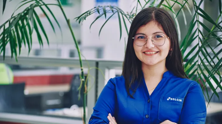 Holcim Ecuador Diversity Office Worker Woman